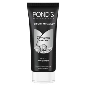 POND'S Pure Detox Face Wash 100 g|| Daily Exfoliating & Brightening Cleanser|| Deep Cleans Oily Skin - With Activated Charcoal for Fresh|| Glowing Skin